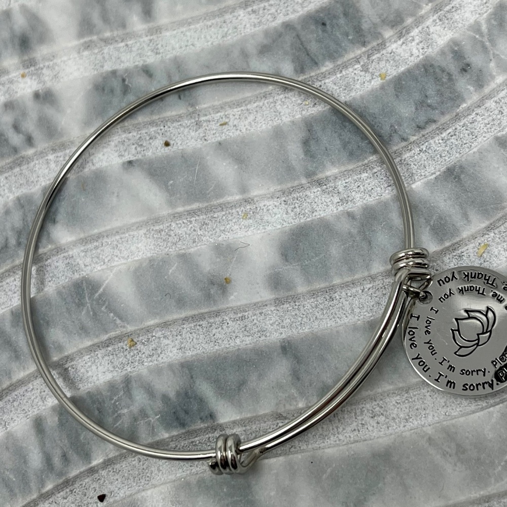 3 Bracelets - Picture 4 of 9